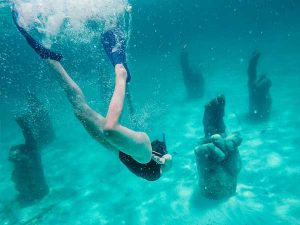 snorkel at las bendiciones rock hand under the sea