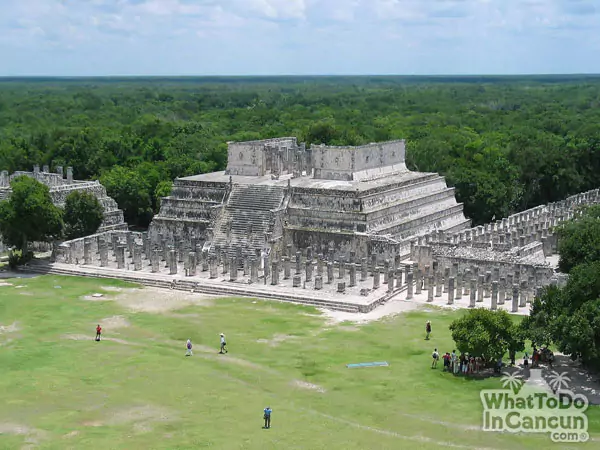 chichen-itza-mexico-kukulcan-temple-of-the-warriors