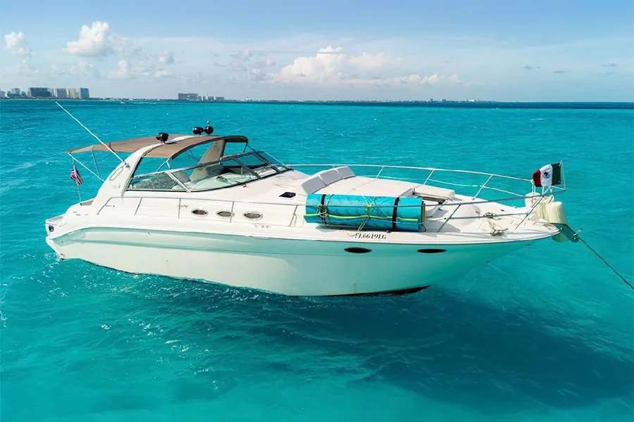 Imagen de Sea Ray Yul10 Cancun – Alquiler de Yate Privado para Grupos Exclusivos