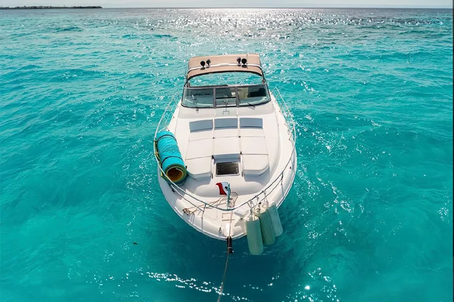 Imagen de Sea Ray Yul10 Cancun – Alquiler de Yate Privado para Grupos Exclusivos