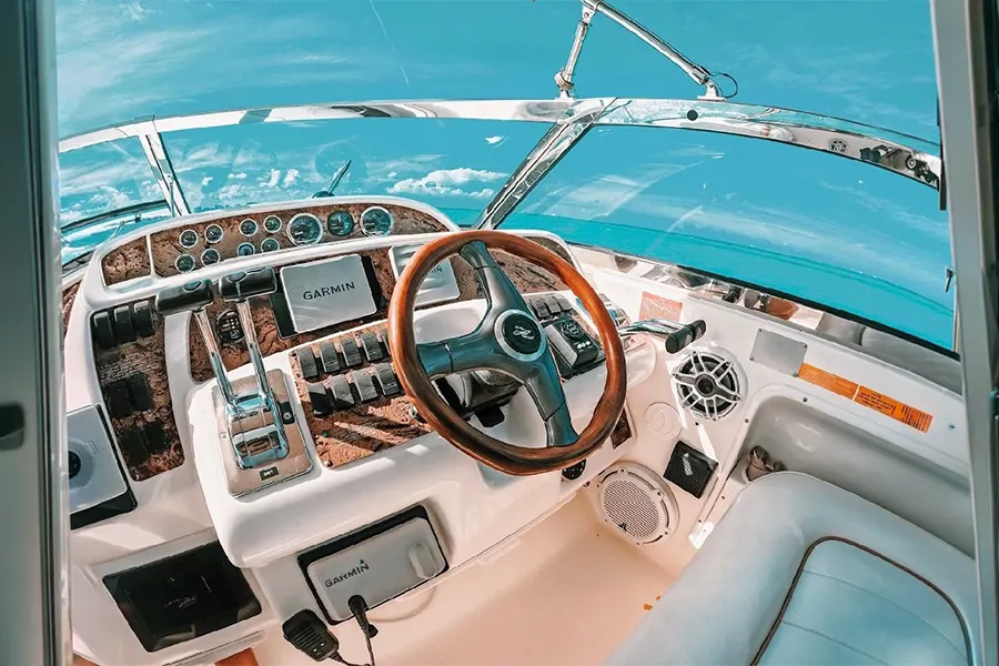 Imagen de  Sea Ray Yul10 Cancun – Alquiler de Yate Privado para Grupos Exclusivos