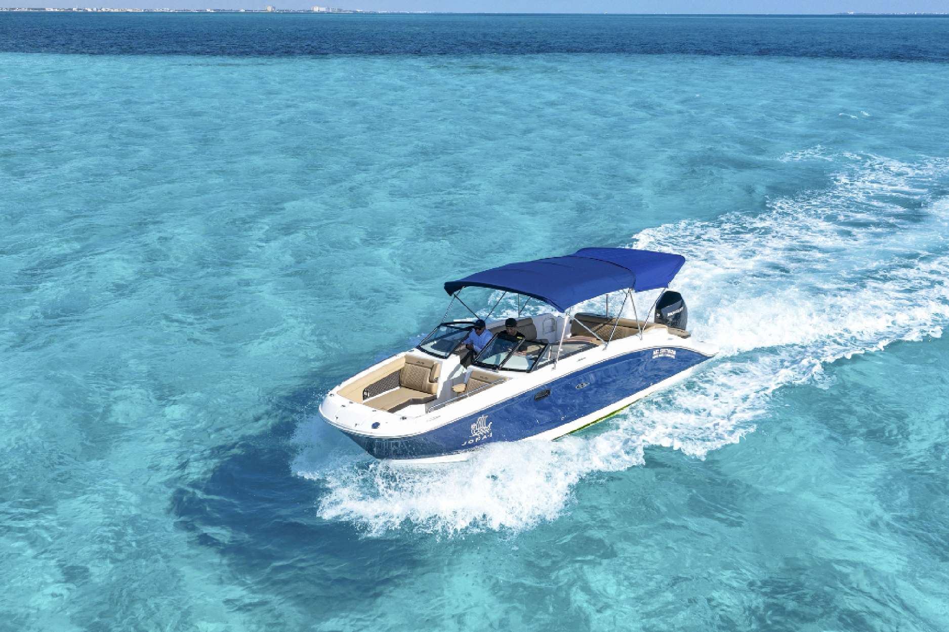 Imagen de  Yate Privado JOPA de Lujo para Grupos Exclusivos en Cancún