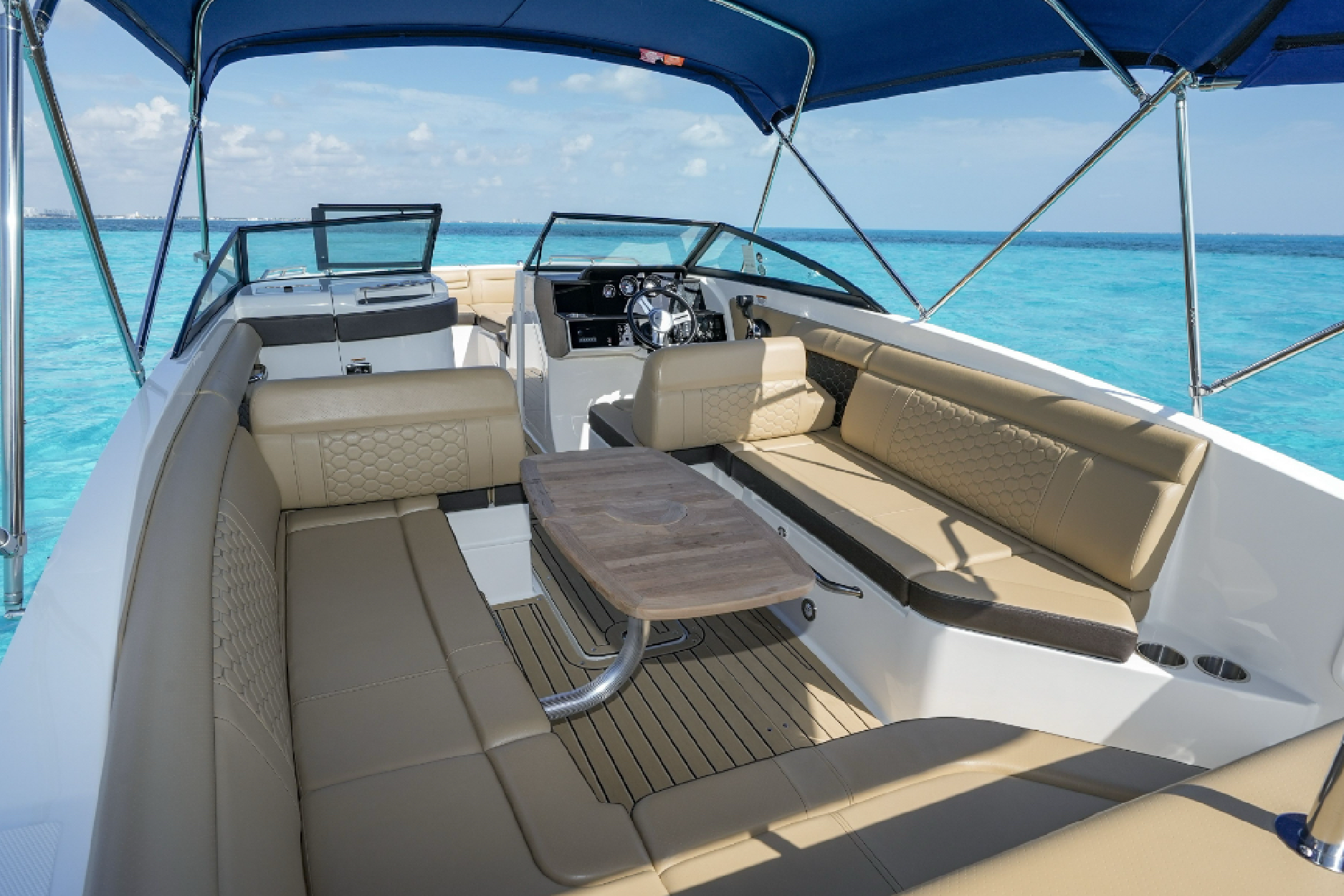 Imagen de  Yate Privado JOPA de Lujo para Grupos Exclusivos en Cancún