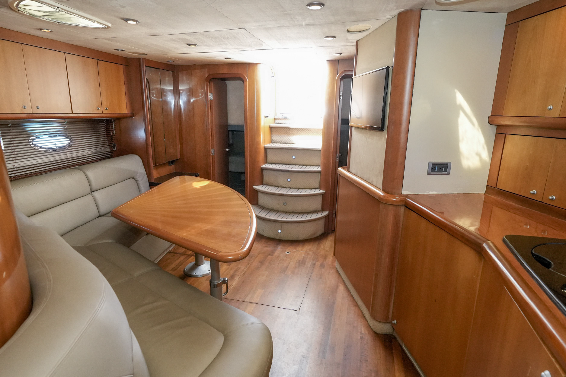 Imagen de  Experiencia VIP en Yate JOIA para Grupos Exclusivos en Cancún