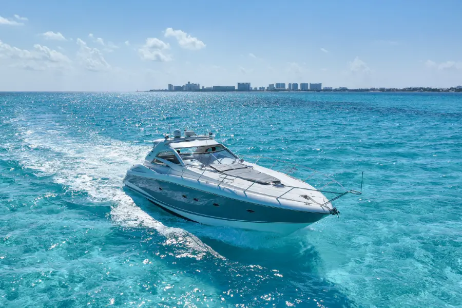Yate privado en Cancún con servicio VIP exclusivo