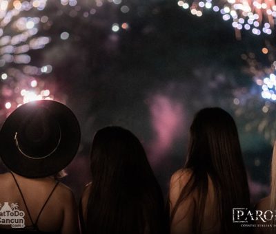 fireworks-show-at-cancun-lagoon-in-parole-italian-restaurant