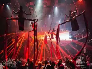 acrobats-300-movie-show-coco-bongo-cancun